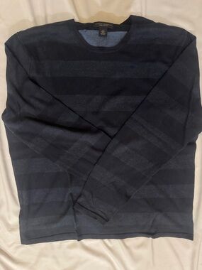 Banana Republic Men's Navy and Dark Blue Striped Crewneck Sweater